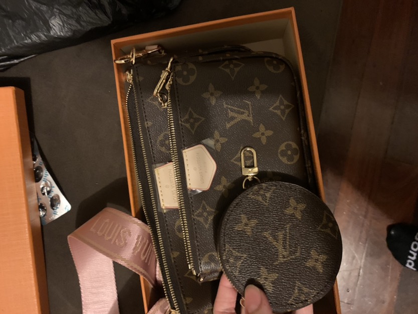 Pochette accessoire leather handbag Louis Vuitton Pink in Leather - 30604815